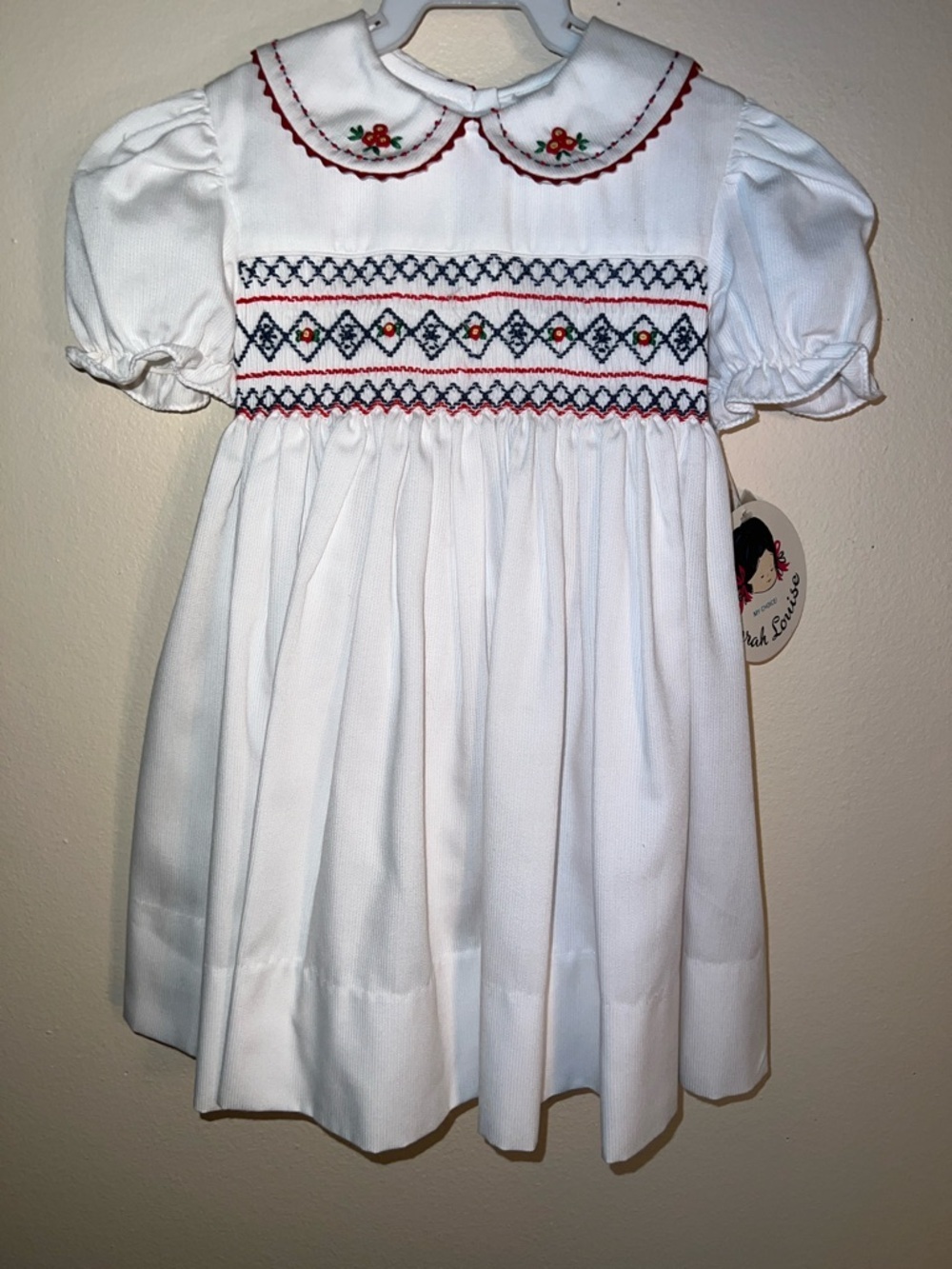 Vintage Sarah Louise White Hand Smocked Peter Pan Collar Dress.​